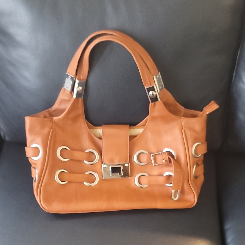 Elegant Tan Leather Handbag